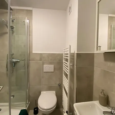 Bege Business Escape Apartment